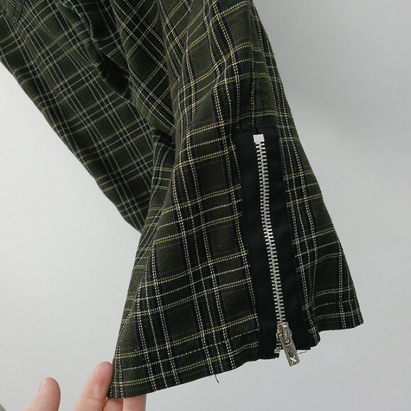 VINTAGE Tripp NYC Womens 13 Green Plaid Metal Ring Punk Low Rise Shorts Capri - Picture 8 of 13